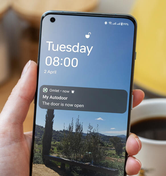 Smartphone con notifiche di stato Autodoor 